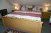 Schlafzimmer mit Doppelbett